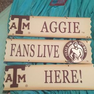 “Aggie Fans Live Here” Texas A&M fan sign